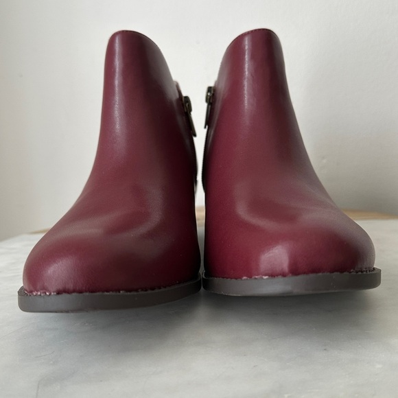 Vionic Millie Wine Leather Ankle
Booties Size 9.5 - Picture 9 of 14
